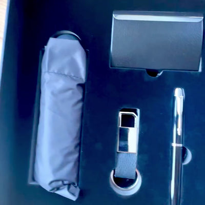 Elegante Set Regalo Classico con Personalizzazione - Taccuino in Pelle A5, Ombrello, Penna, Portabiglietti e Portachiavi in Scatola Regalo Estetica