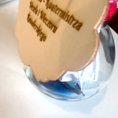 Miniatura di veliero in bottiglia con possibilità di personalizzazione tramite incisione – decorazione marina classica per regalo, 10 x 10 x 11 cm