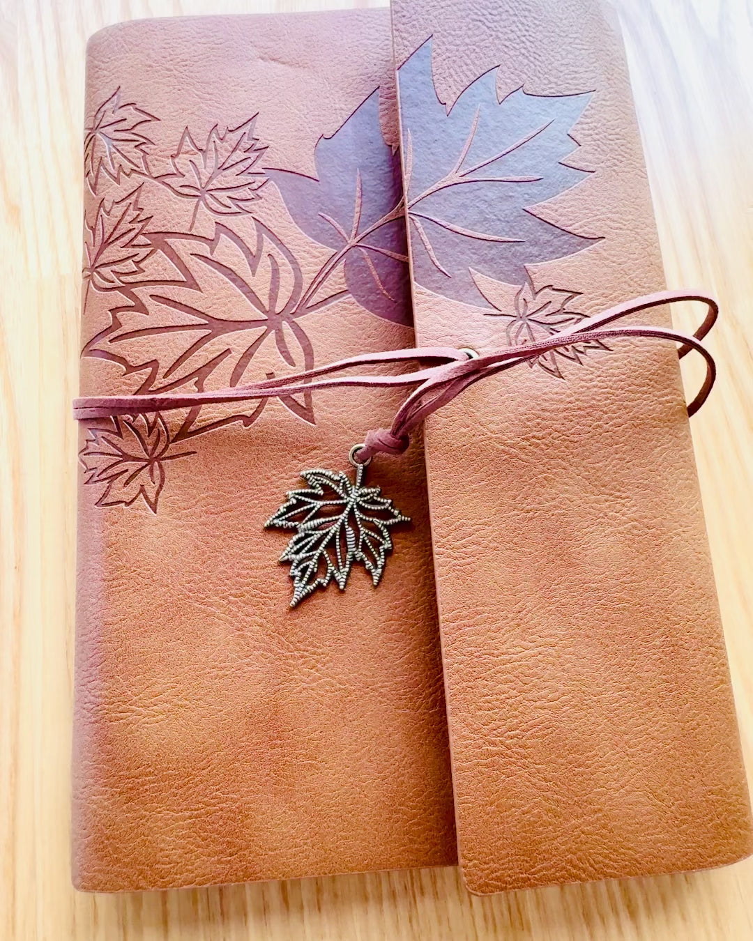 Taccuino "Foglie d'Autunno" Formato A5, possibilità di personalizzazione con incisione per regalo