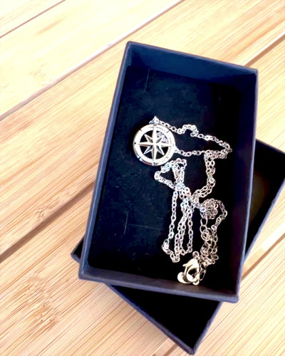 Collana in Argento con Piccolo Simbolo - Bussola del "Viaggiatore", possibilità di personalizzazione con incisione per regalo