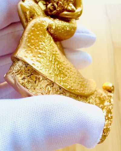 Figurina "Amore Eterno" colore oro - 11 cm, Piccola Figurina Decorativa con Opzione di Incisione