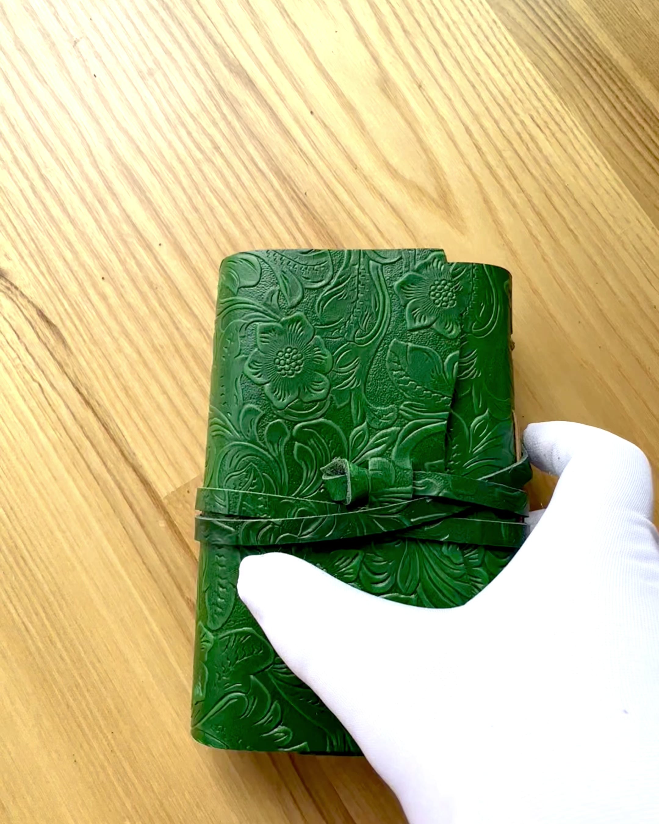 Taccuino Premium in Pelle "Eleganza della Natura" - 200 pagine, 120g, notes, album da disegno, 2 colori a scelta, personalizzazione con incisione