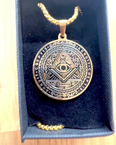 Amuleto del Potere Misterioso - Collana con Incisione, 2 varianti di colore a scelta