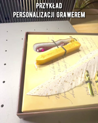 Set Calligrafico "Eleganza in Pratica" con Opzione di Incisione, per regalo. 2 varianti di colore a scelta
