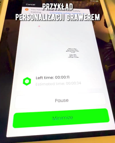 "Kompas Indyjski Odysseus – Retro Eksploratora Perełka - możliwość grawerowania" in Italian is:

"Bussola Indiana Odysseus – Perla Retrò dell'Esploratore - possibilità di incisione"