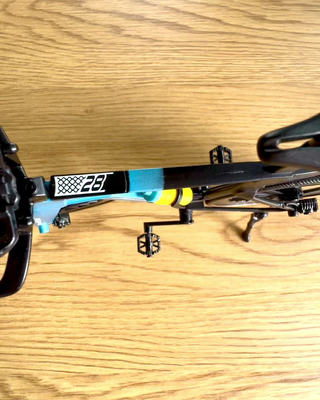 Modello Miniatura di Bicicletta da Triathlon "SpeedStorm 1.2" personalizzazione con incisione per regalo