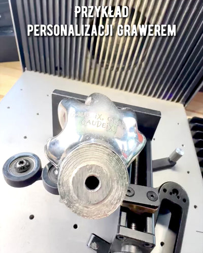 Bastone da passeggio "Mano Reale" – intagliato a mano in legno di mango indiano, possibilità di personalizzazione con incisione