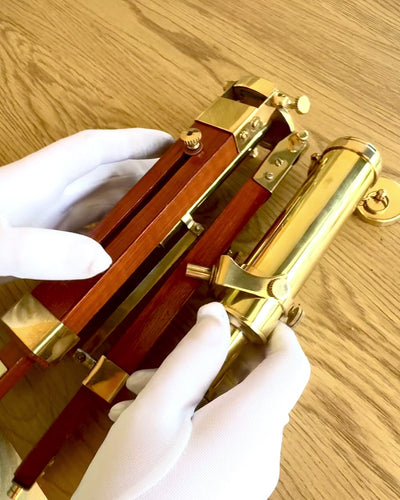 Cannocchiale Celestial su supporto in legno 41 cm, possibilità di personalizzazione con incisione come regalo