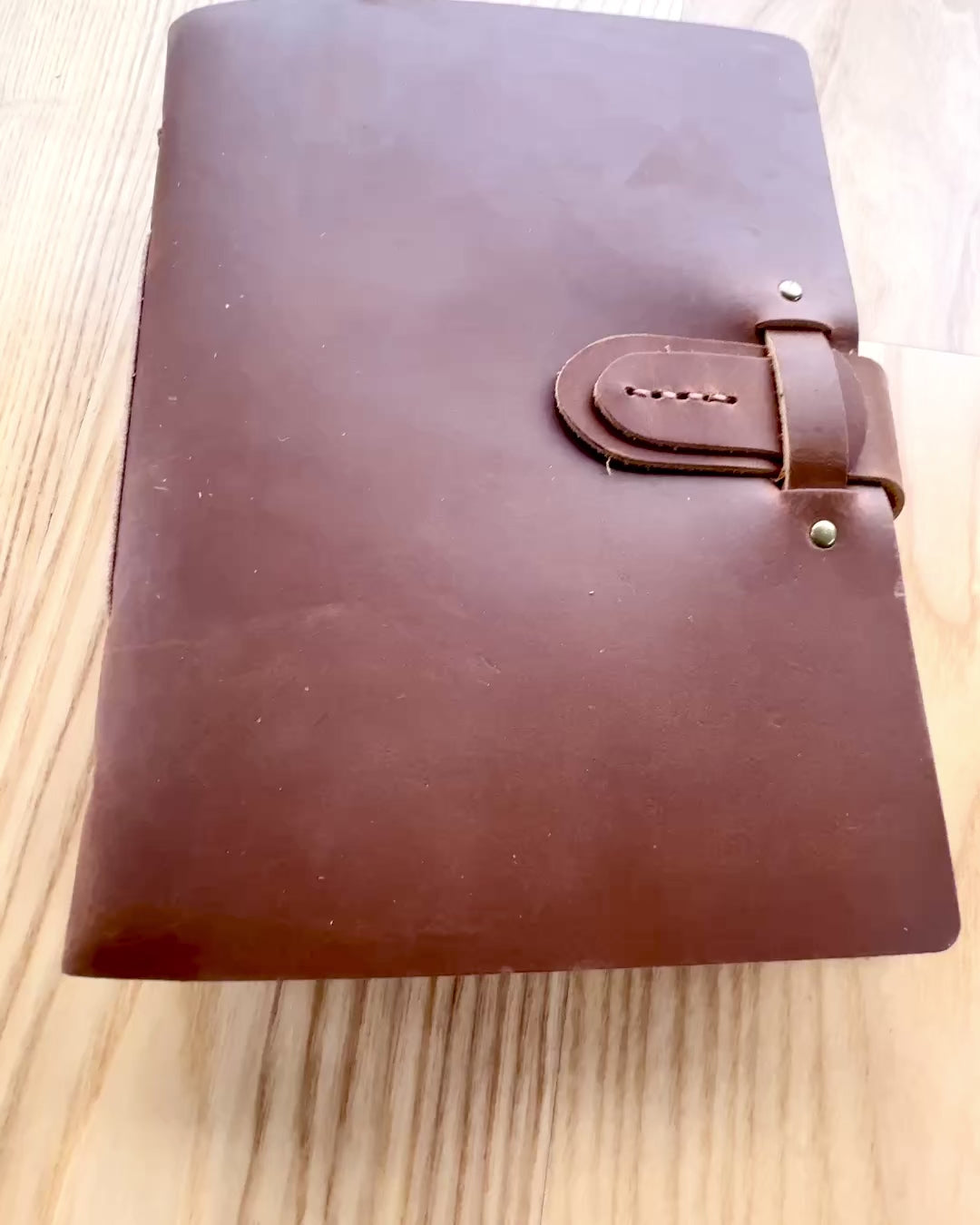 Taccuino Premium "RetroNotes" – Elegante taccuino in Vera Pelle - 200 pagine, 120g, taccuino, album da disegno, colore marrone, personalizzazione con incisione