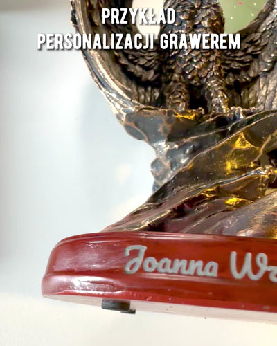 Statuetta Decorativa "Aquila Volante" – Maestoso Simbolo di Forza e Libertà