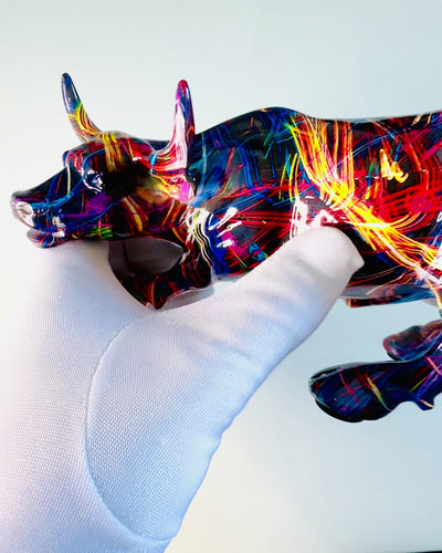 Scultura Decorativa Toro "BullArt" – Arte Unica con Opzione di Incisione - 4 varianti di colore, per regalo personalizzato