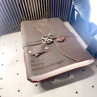Taccuino in pelle rétro rosa dei venti 200 pagine con possibilità di personalizzazione tramite incisione