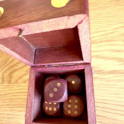 Dadi da gioco in legno in elegante scatola con possibilità di personalizzazione con incisione