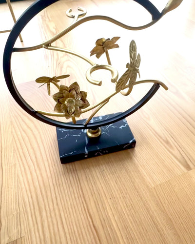 Stojak "Elegancki Owad" - per bottiglia di vino e bicchieri, altezza 33 cm, possibilità di personalizzazione con incisione per regalo