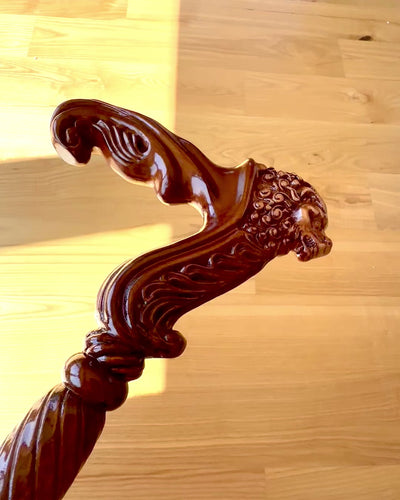 Bastone da passeggio 'Laska "Król Dżungli", in legno, possibilità di personalizzazione con incisione'