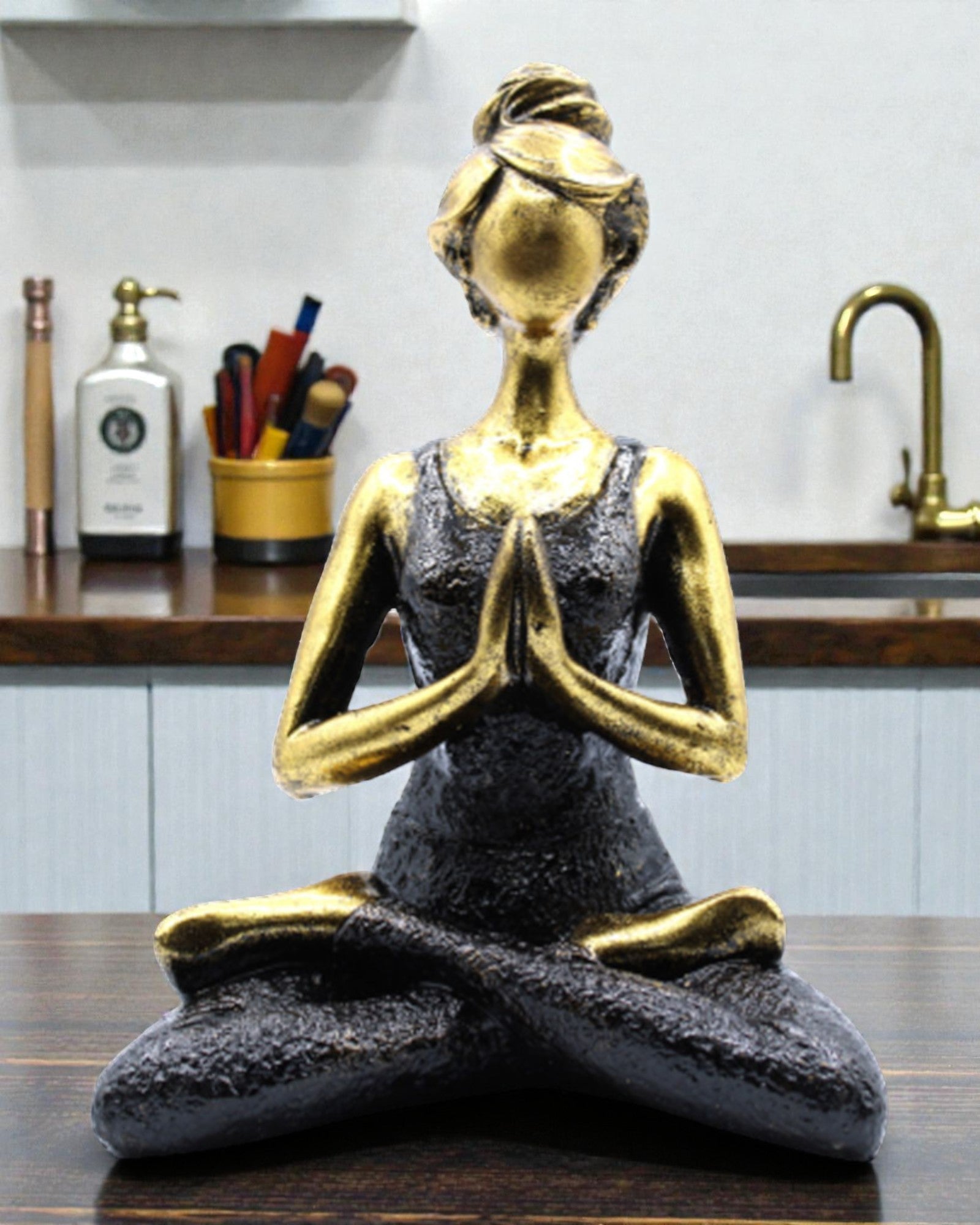 Statuetta di Donna 24 cm – Yoga Forza Oro-Nera